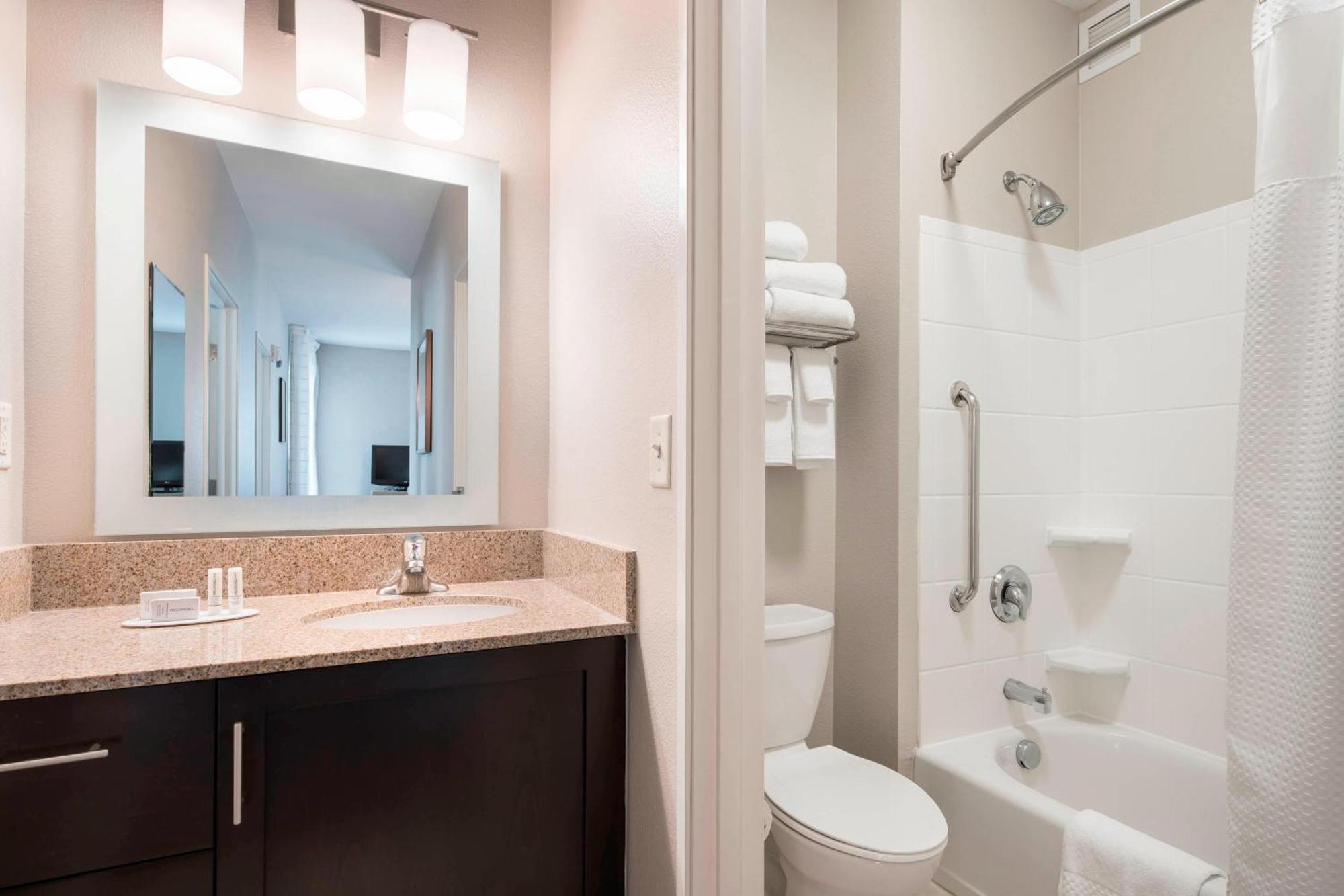 Towneplace Suites By Marriott San Diego Carlsbad / Vista Exterior photo